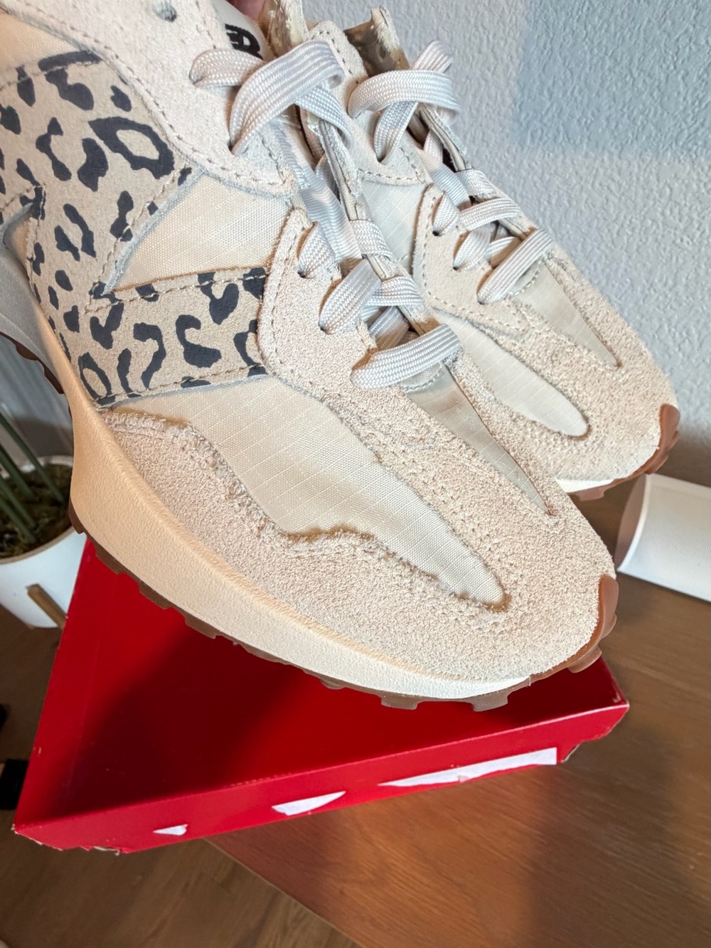 New Balance Exclusive 327 Sneakers
Linen/Sea Salt/Leopard - 9.5 - Picture 10 of 13